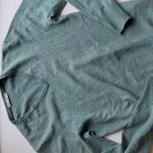 O.N.S. Seafoam Green Wool Cashmere V-Neck Sweater M